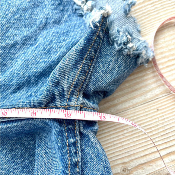 Zara High Waist Distressed Denim Shorts |‎ Size 4 - Picture 5 of 7